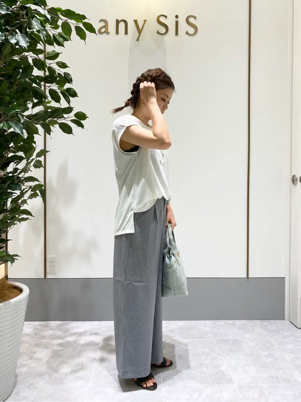 ANY SIS スタッフ コーディネート画像