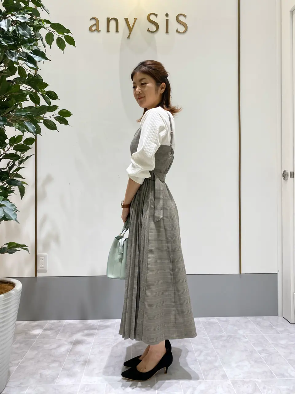 ANY SIS スタッフ コーディネート画像