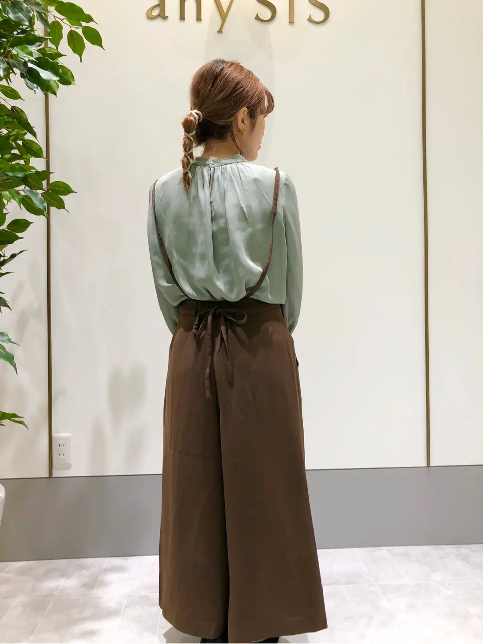 ANY SIS スタッフ コーディネート画像