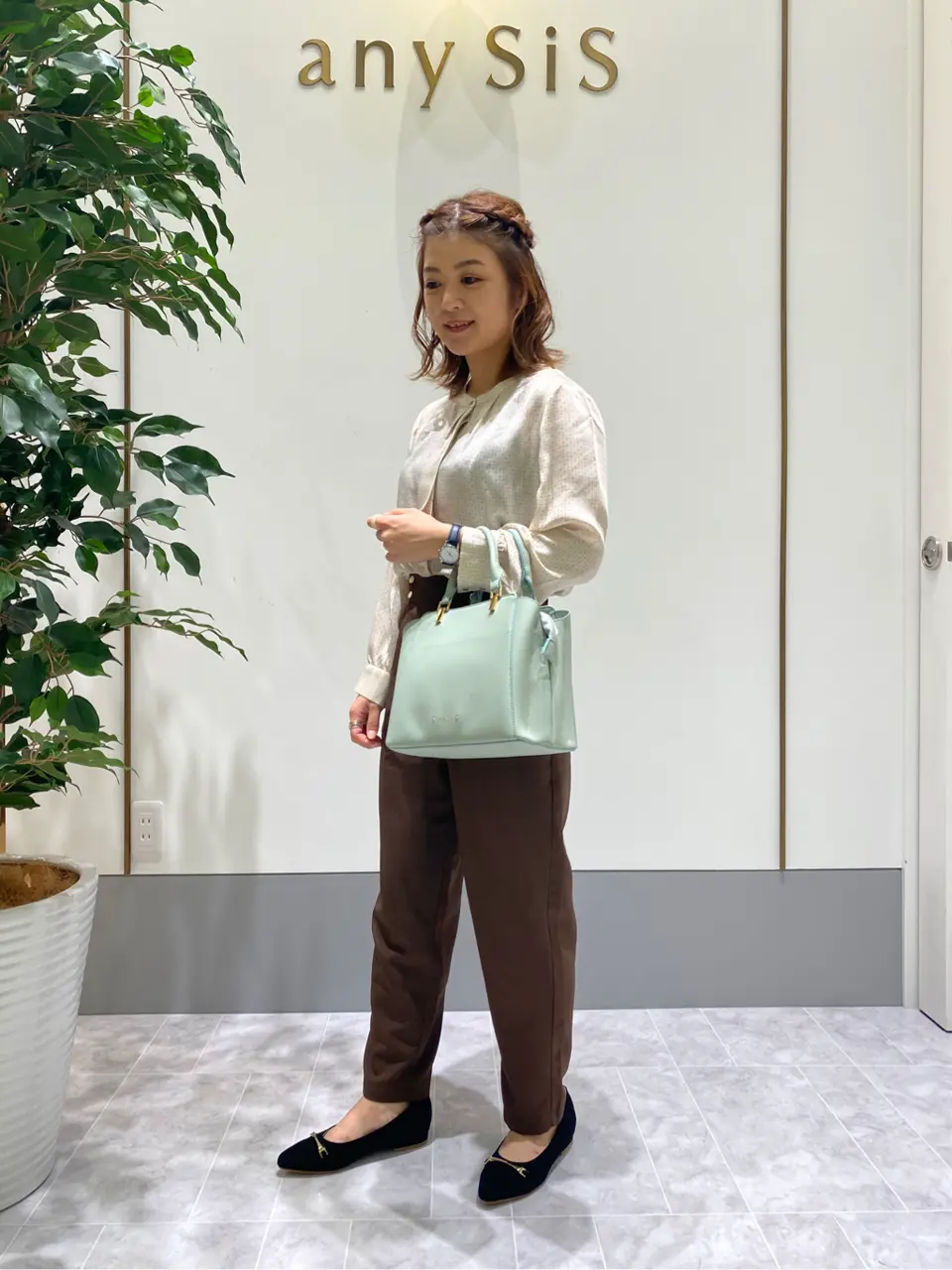 ANY SIS スタッフ コーディネート画像