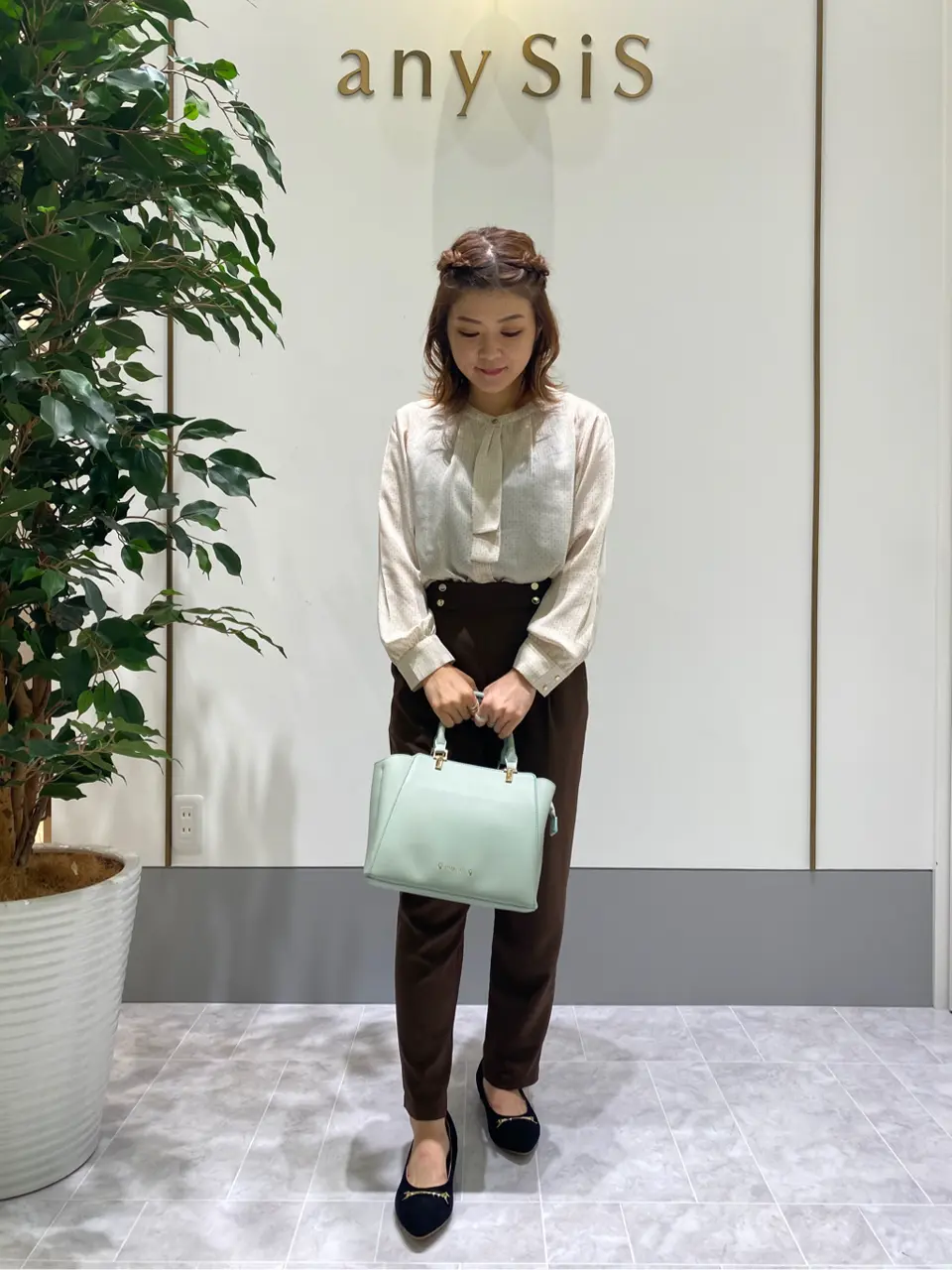 ANY SIS スタッフ コーディネート画像