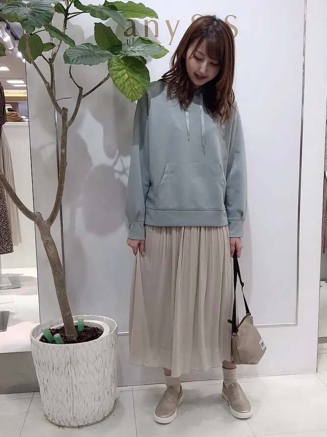 ANY SIS スタッフ コーディネート画像