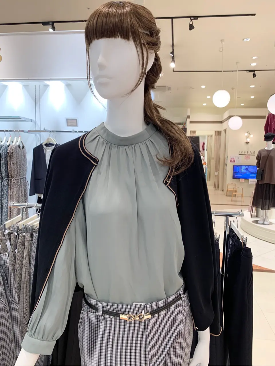 ANY SIS 田中 コーディネート画像