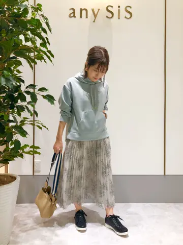 ANY SIS スタッフ コーディネート画像