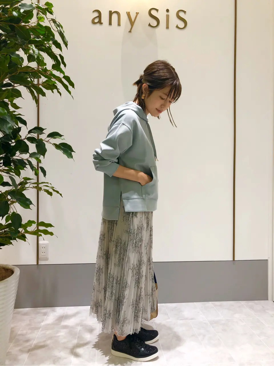 ANY SIS スタッフ コーディネート画像