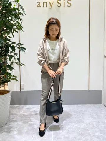 ANY SIS スタッフ コーディネート画像