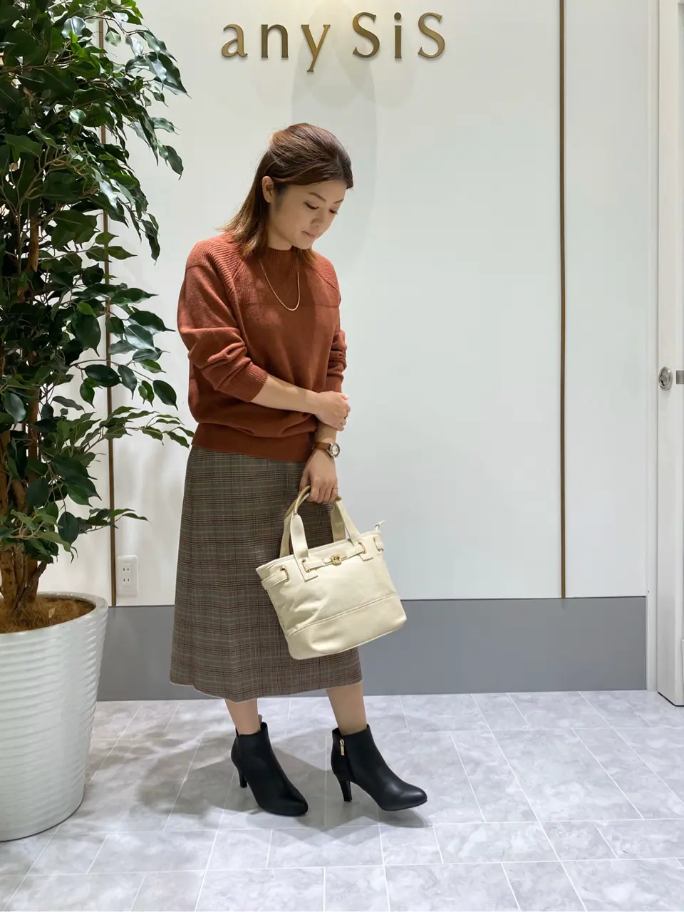 ANY SIS スタッフ コーディネート画像