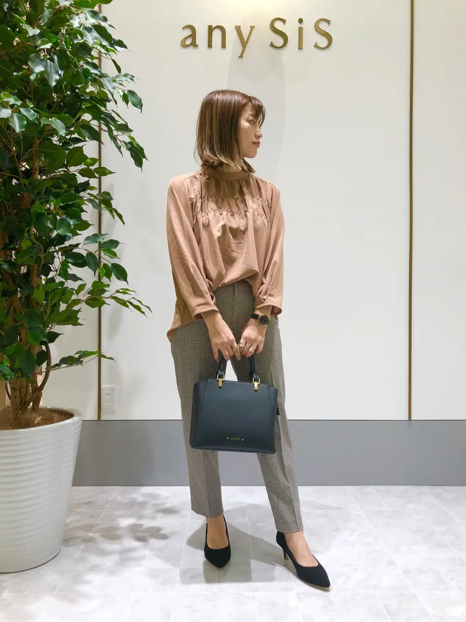 ANY SIS スタッフ コーディネート画像