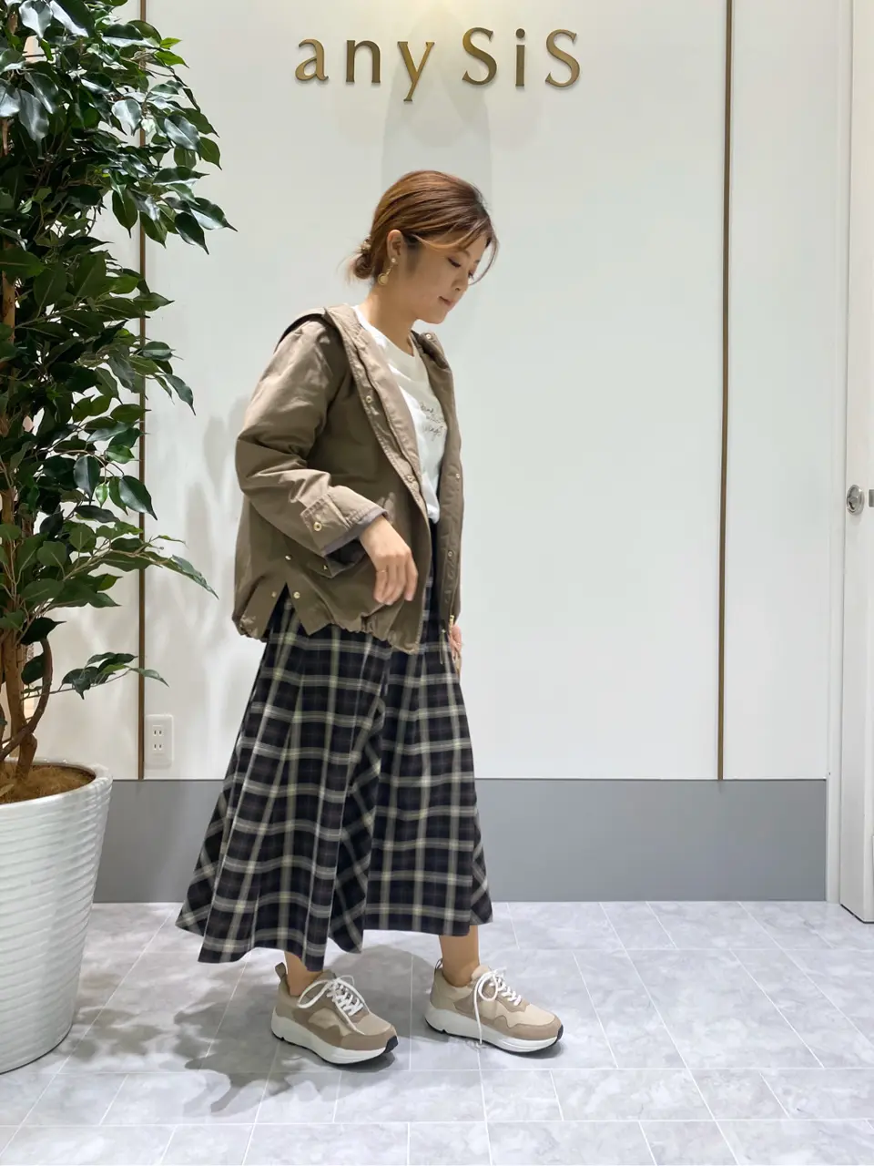 ANY SIS スタッフ コーディネート画像