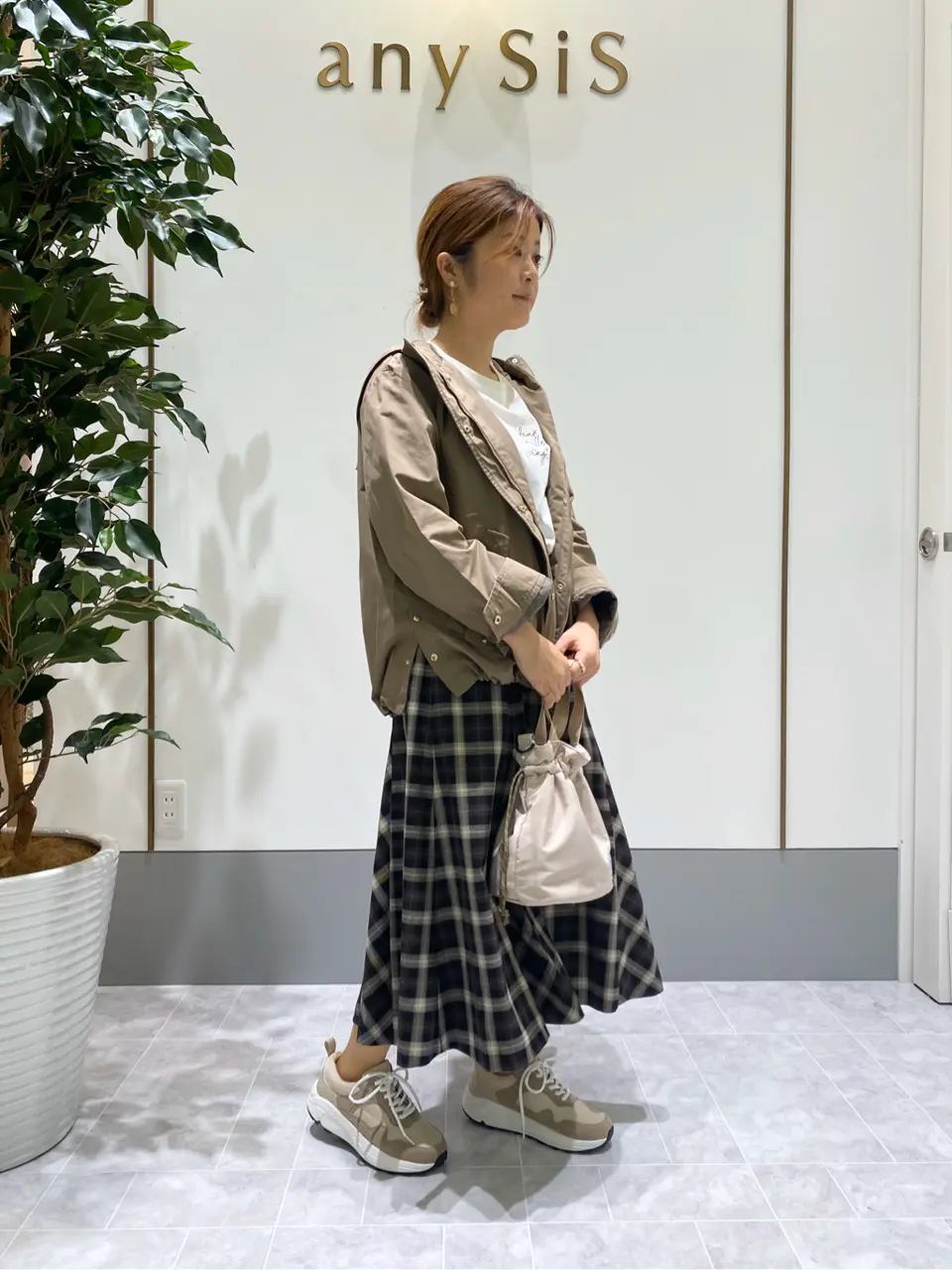 ANY SIS スタッフ コーディネート画像