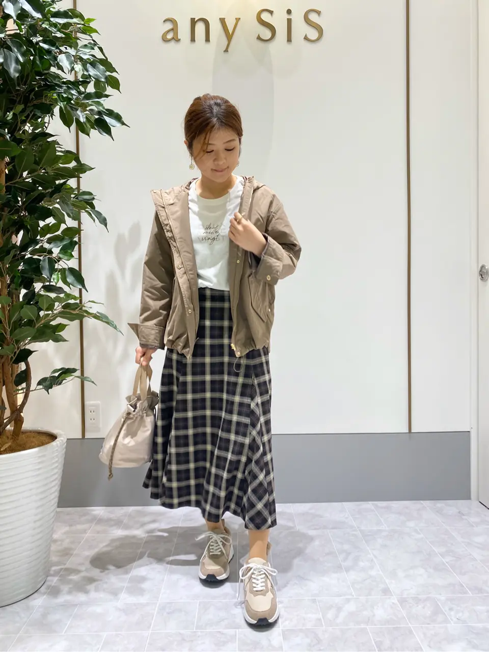 ANY SIS スタッフ コーディネート画像