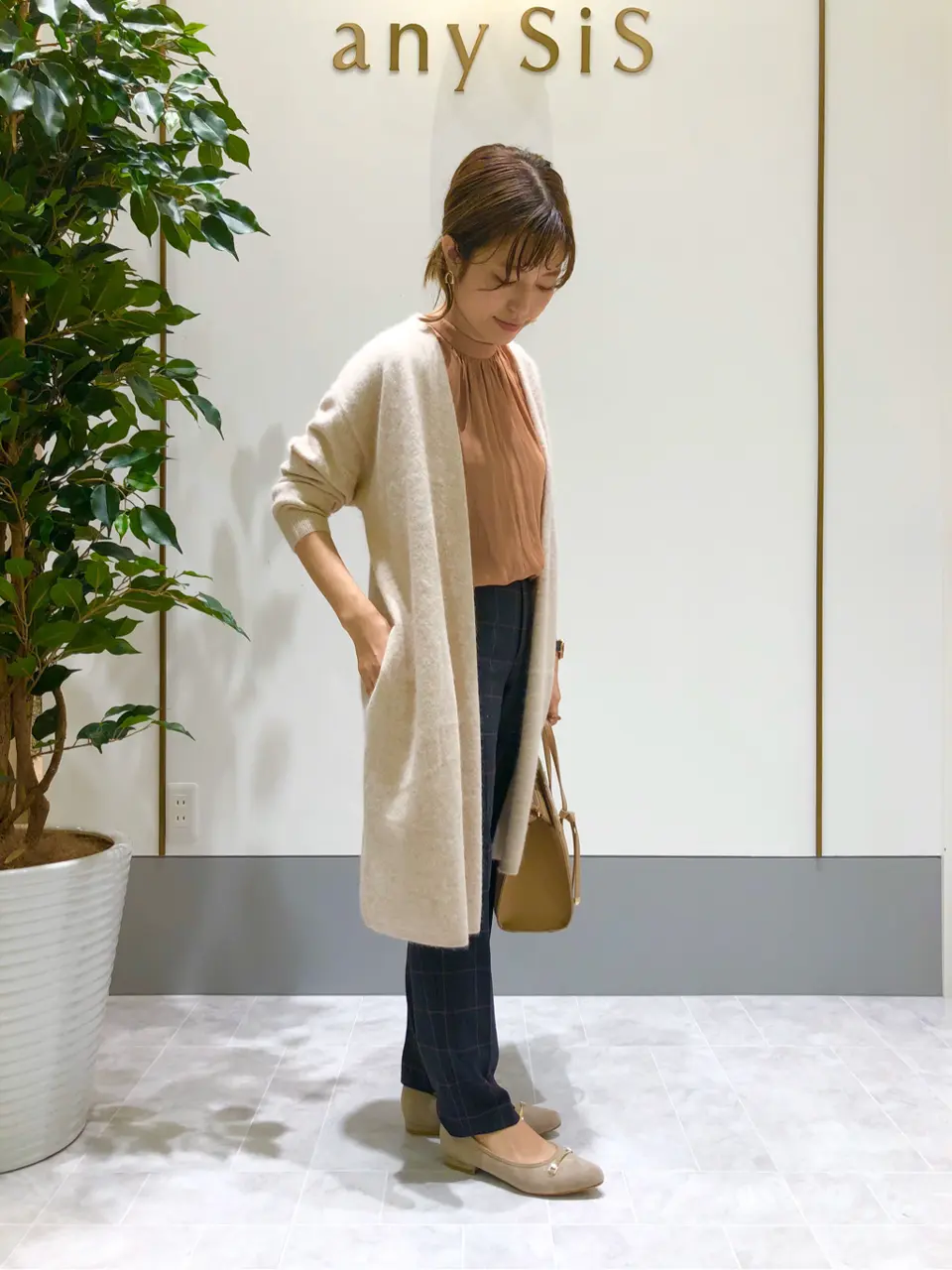 ANY SIS スタッフ コーディネート画像