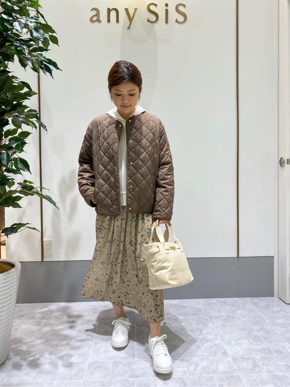 ANY SIS スタッフ コーディネート画像