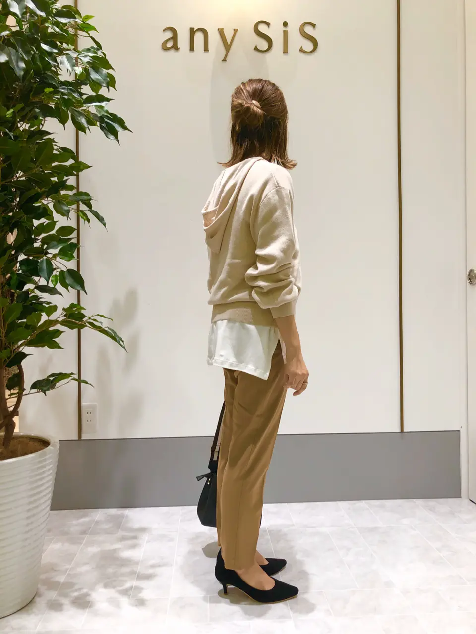 ANY SIS スタッフ コーディネート画像