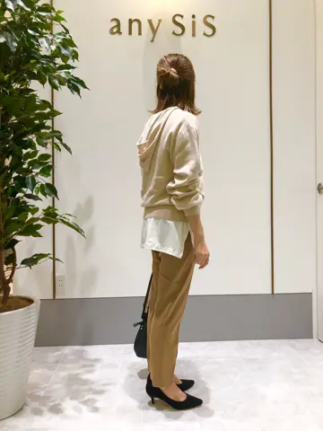 ANY SIS スタッフ コーディネート画像