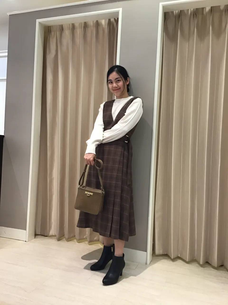 ANY SIS スタッフ コーディネート画像