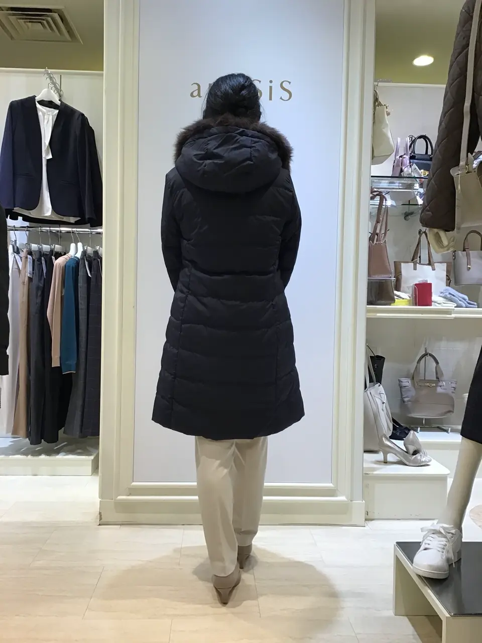 ANY SIS スタッフ コーディネート画像