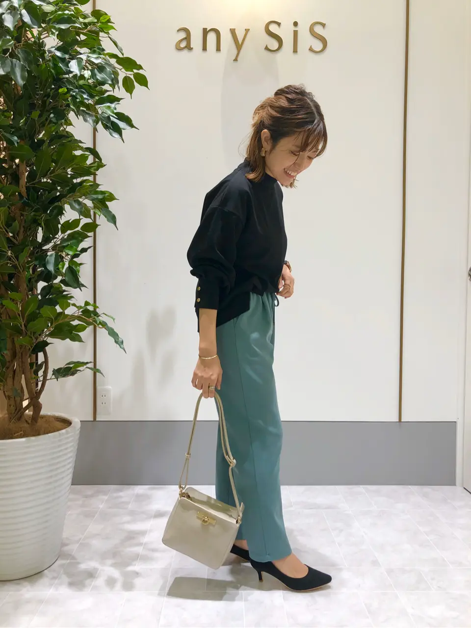 ANY SIS スタッフ コーディネート画像