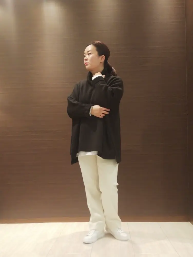  スタッフn コーディネート画像