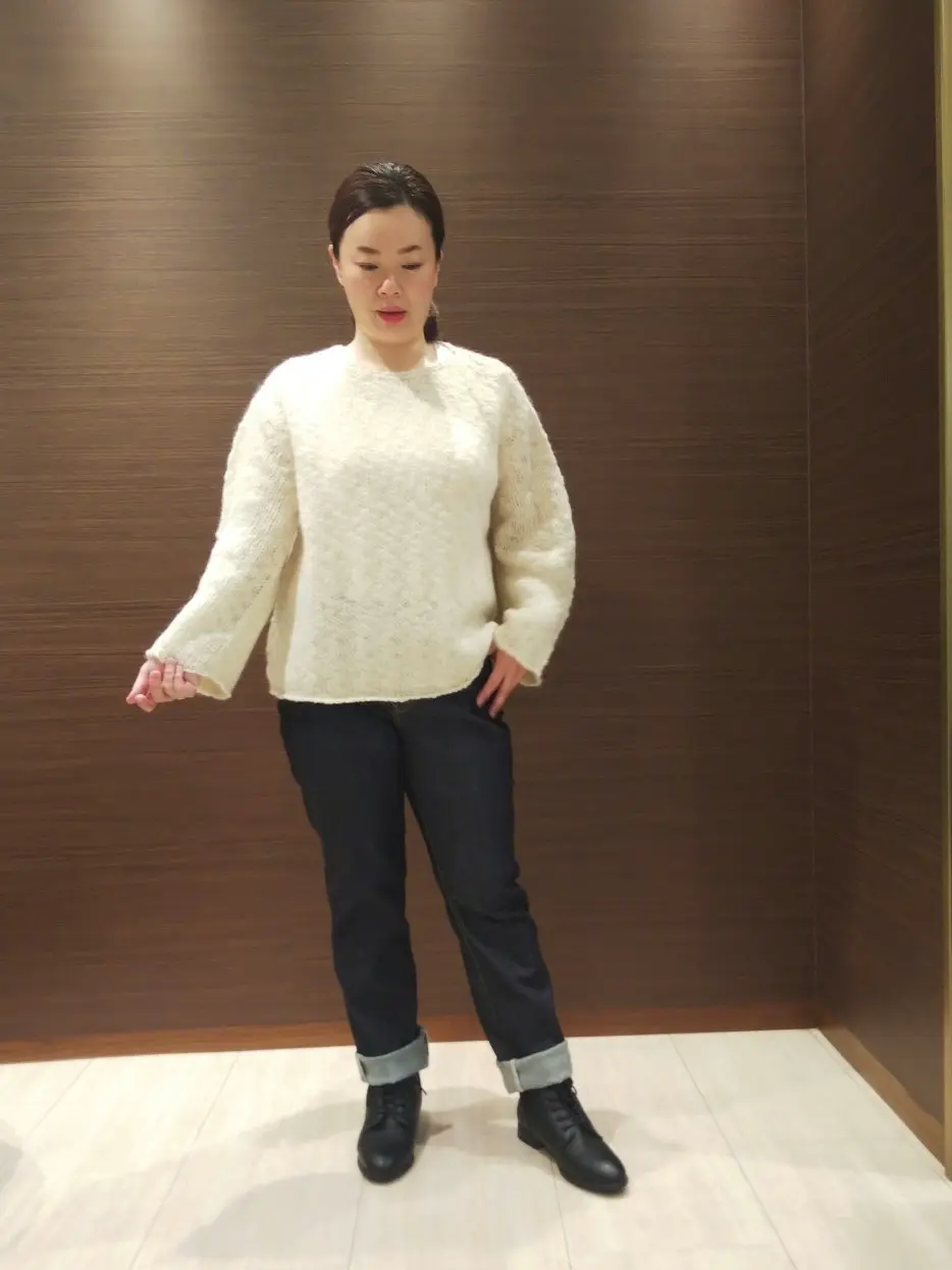  スタッフn コーディネート画像