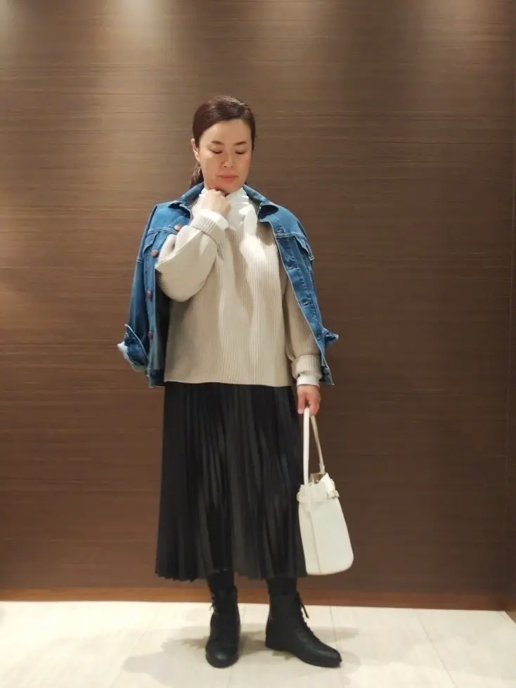  スタッフn コーディネート画像