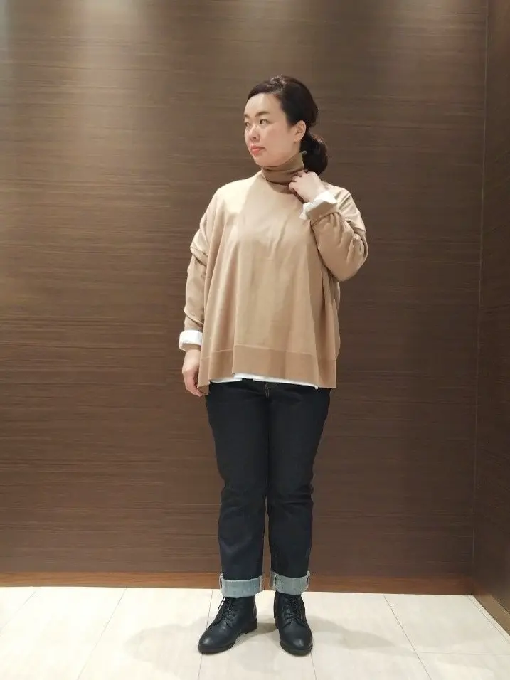  スタッフn コーディネート画像