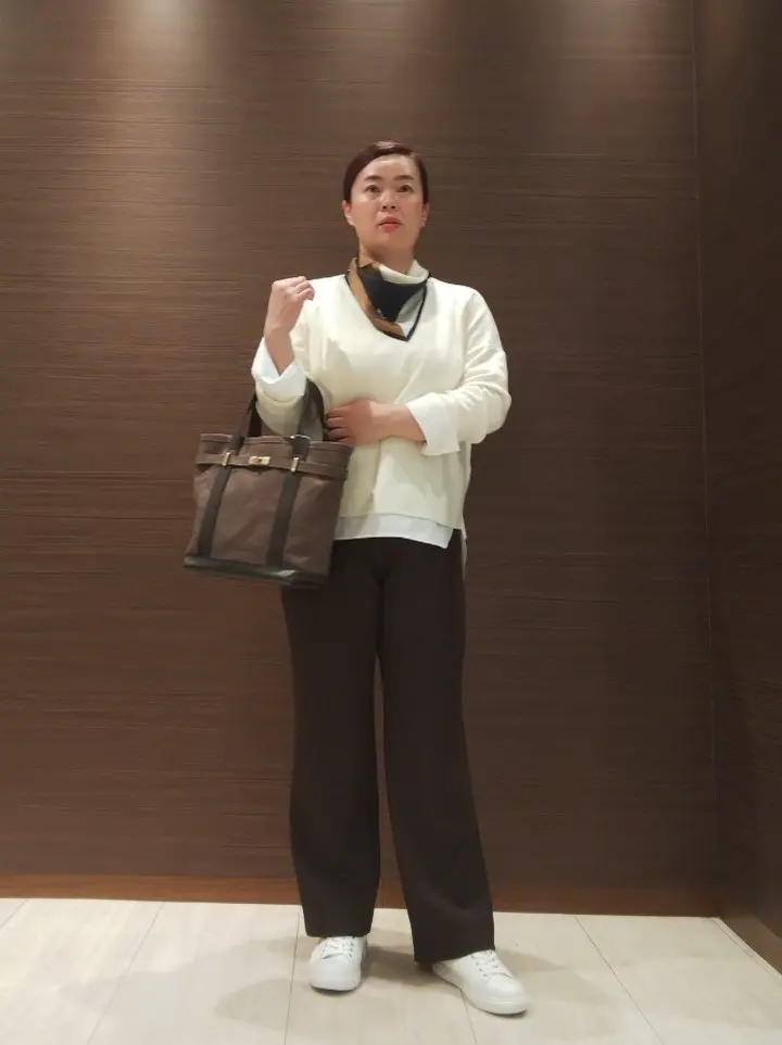  スタッフn コーディネート画像