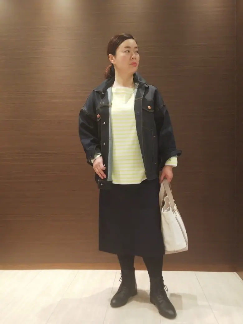  スタッフn コーディネート画像