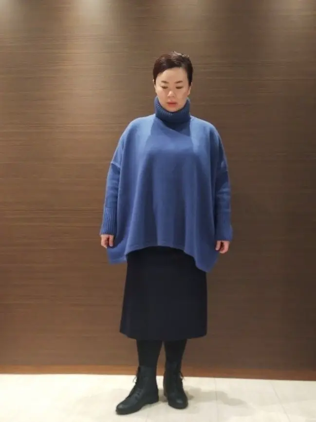  スタッフn コーディネート画像