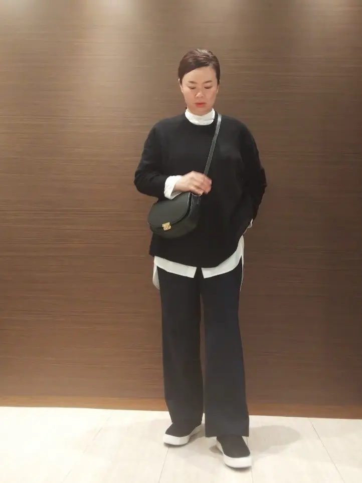  スタッフn コーディネート画像