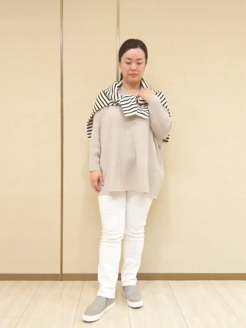  スタッフn コーディネート画像