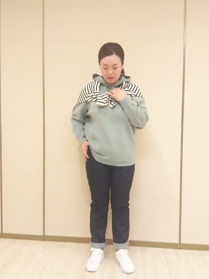  スタッフn コーディネート画像