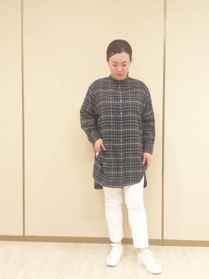  スタッフn コーディネート画像