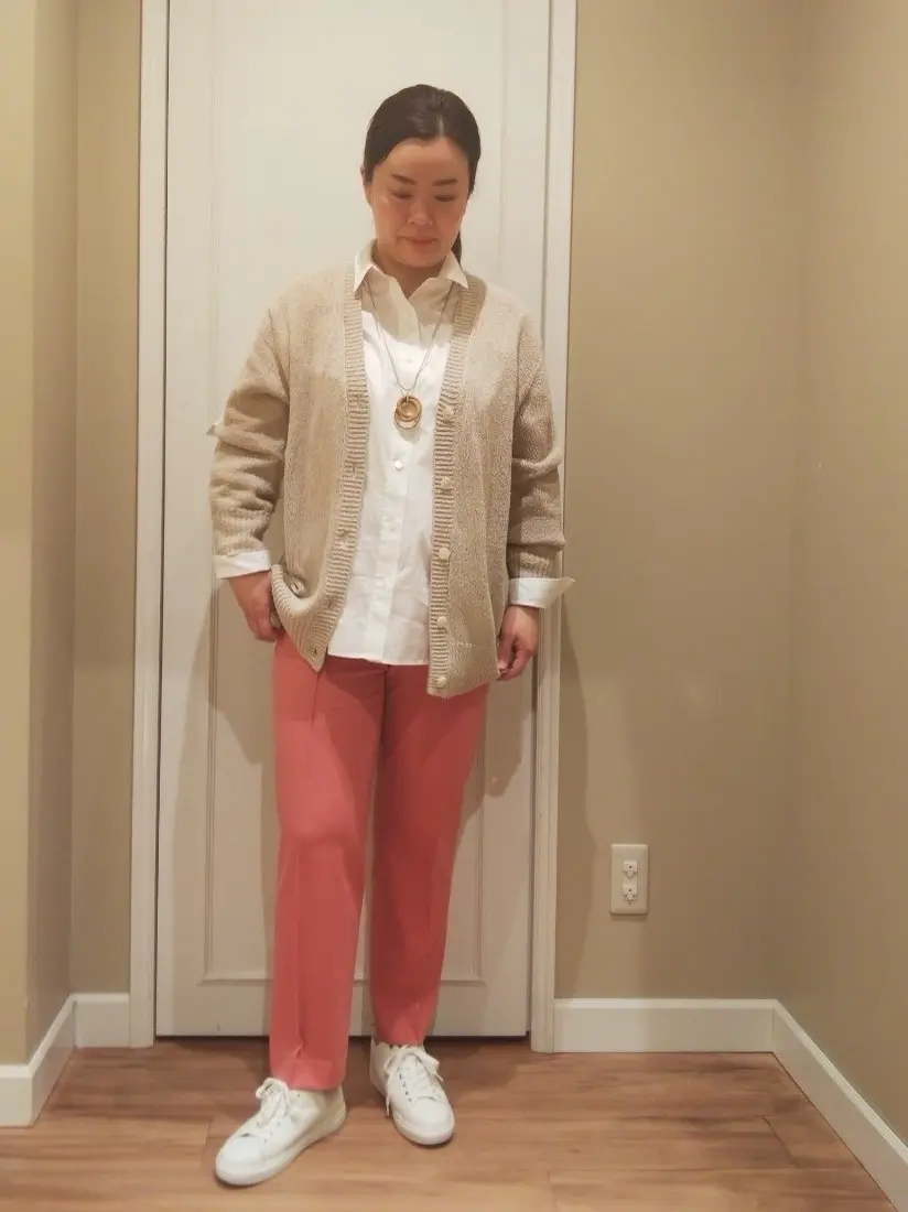  スタッフn コーディネート画像