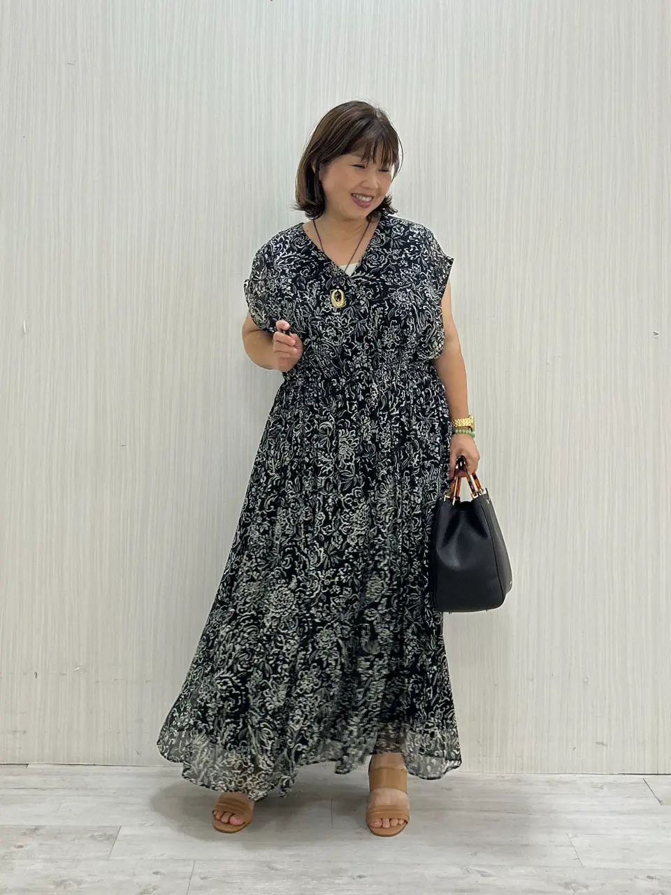 土日限定価格！【23区Lサイズ】今季物！着心地抜群♪涼しい！ブラックラメTシャツ 土日限定価格！【23区Lサイズ】今季物！着心地抜群♪涼しい