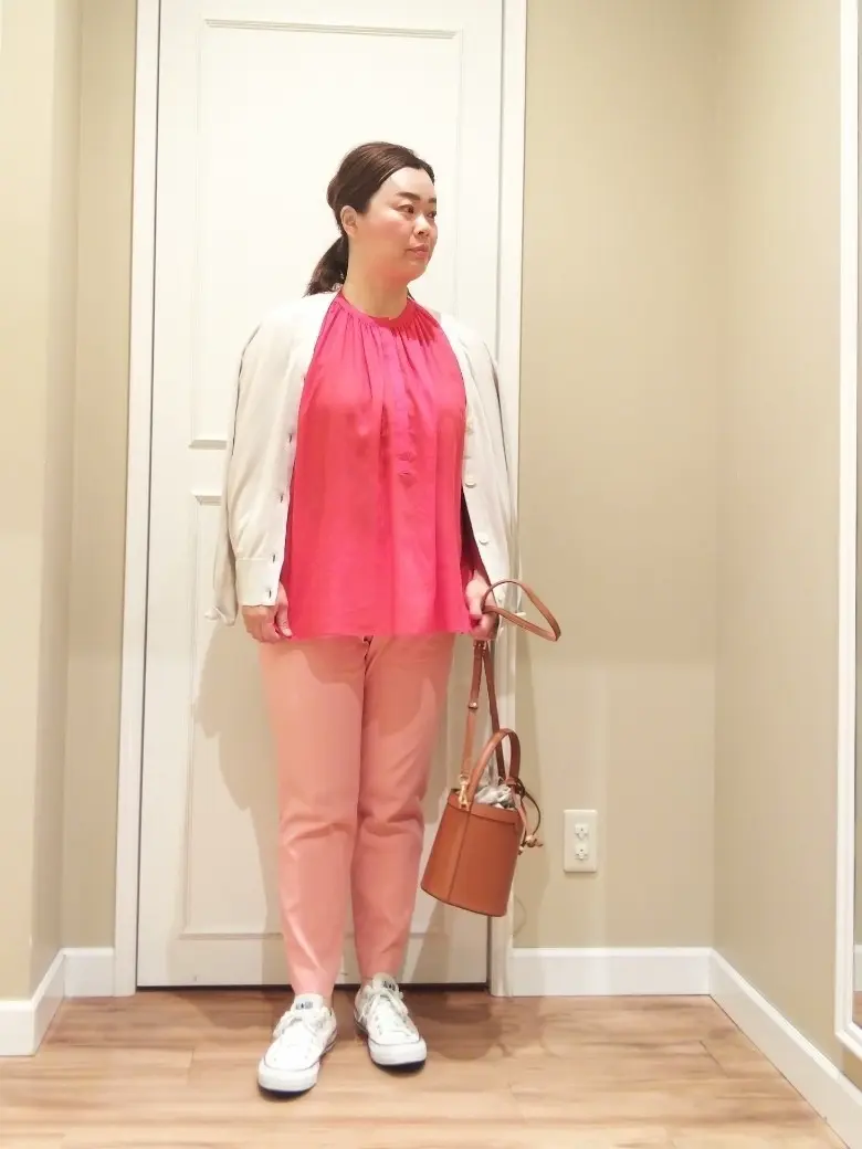  スタッフn コーディネート画像