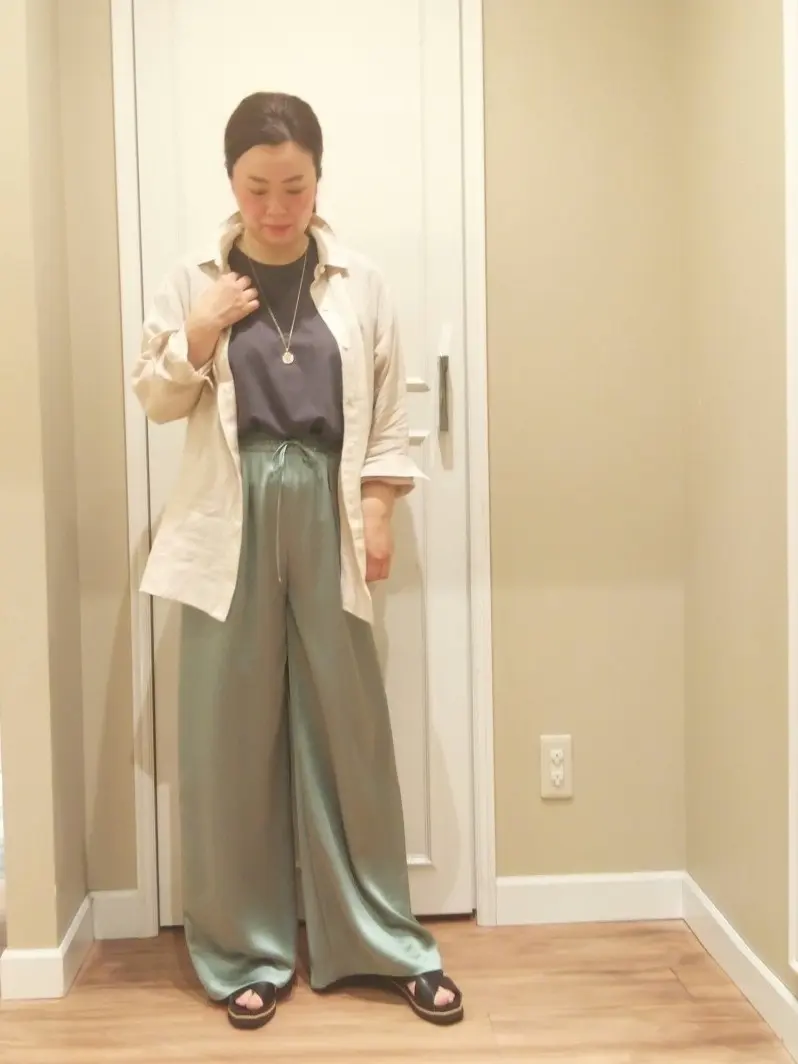  スタッフn コーディネート画像