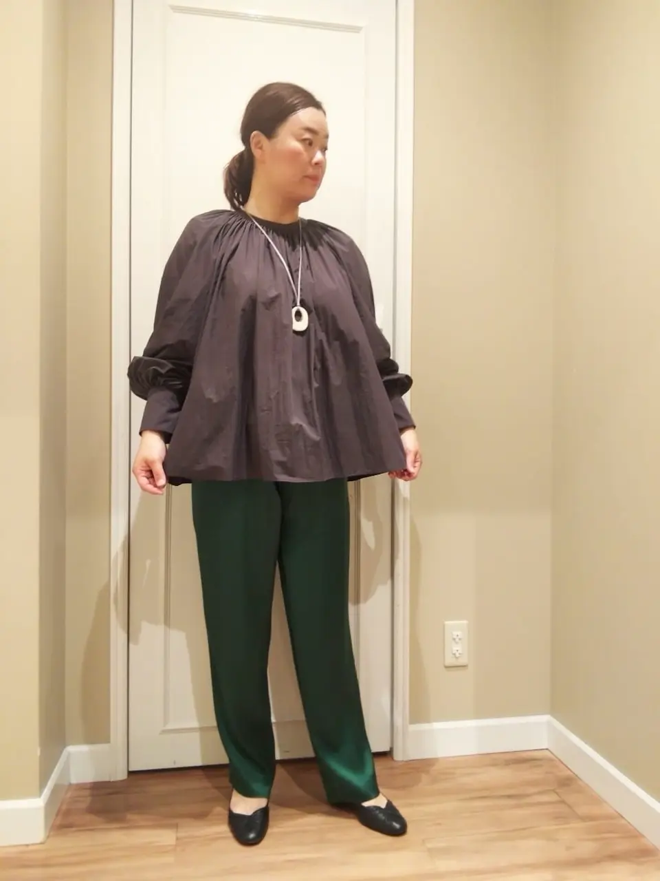  スタッフn コーディネート画像