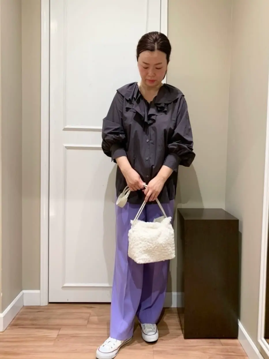  スタッフn コーディネート画像