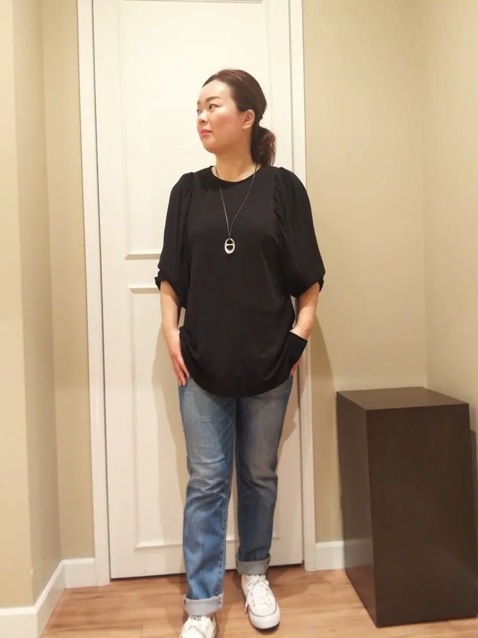  スタッフn コーディネート画像