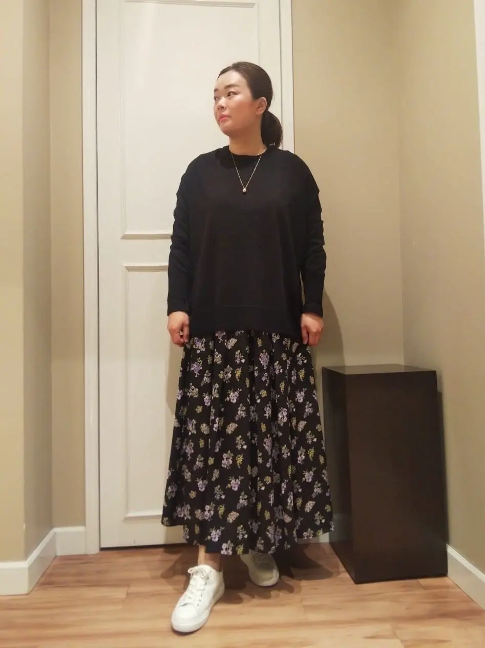  スタッフn コーディネート画像