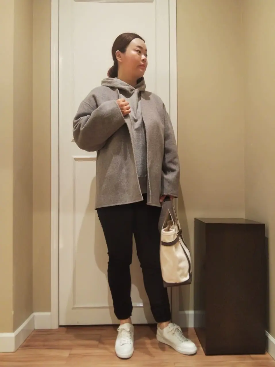  スタッフn コーディネート画像