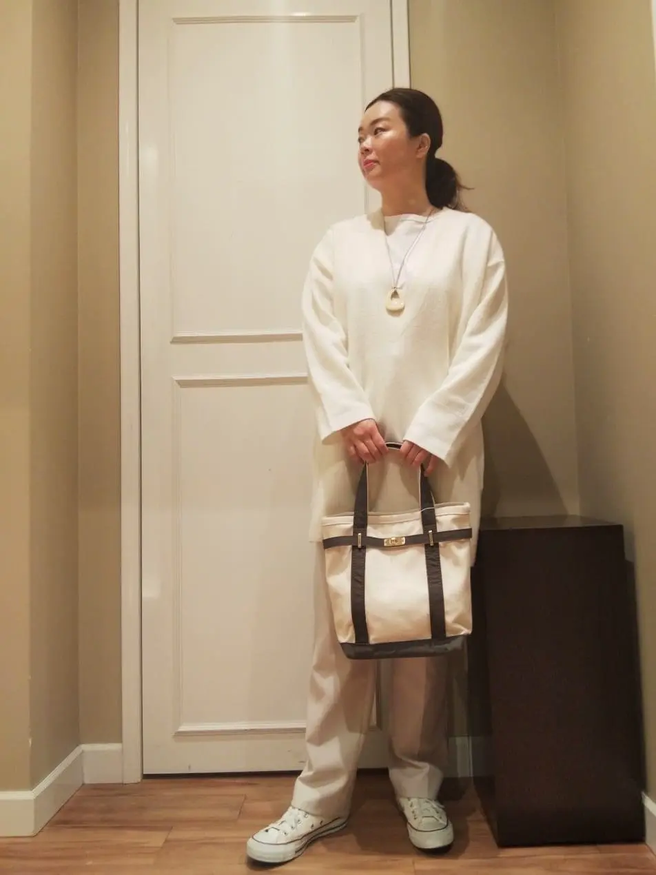  スタッフn コーディネート画像