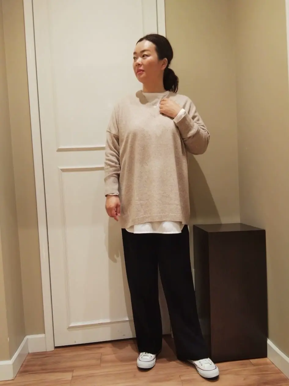  スタッフn コーディネート画像