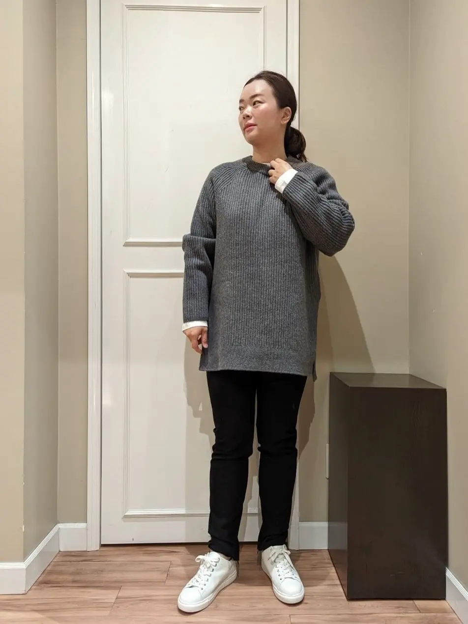  スタッフn コーディネート画像