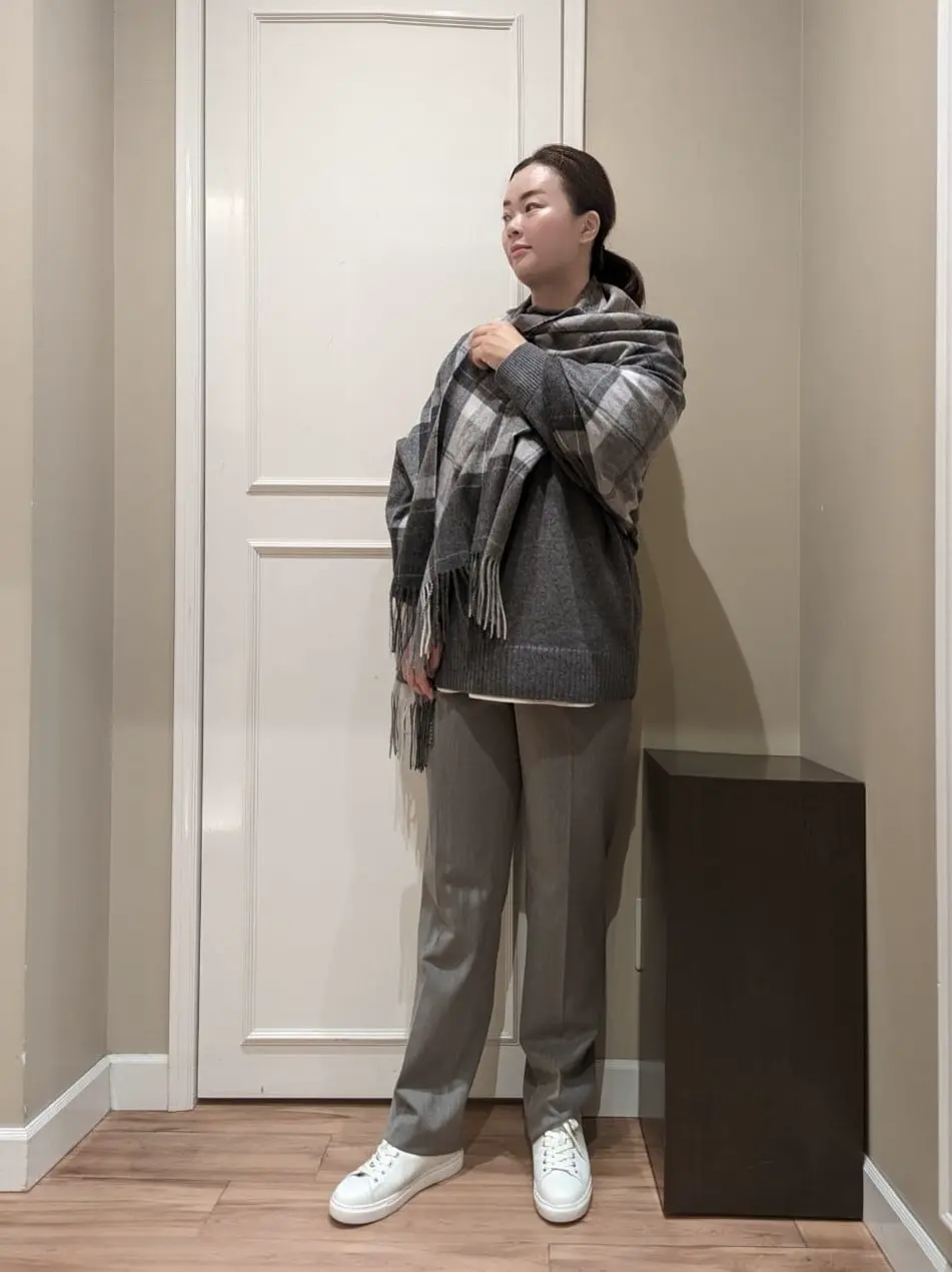  スタッフn コーディネート画像