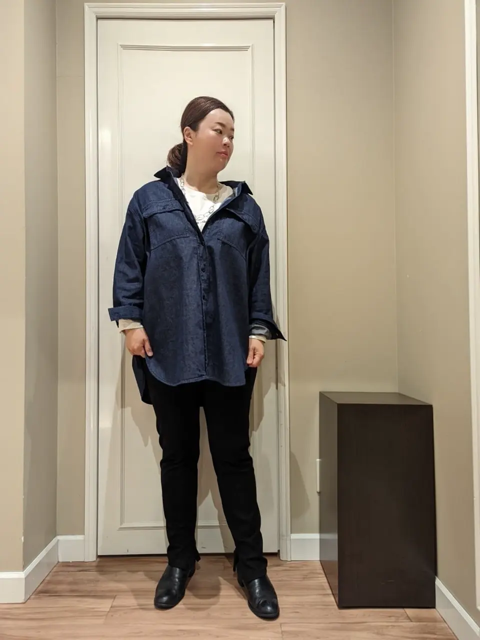  スタッフn コーディネート画像