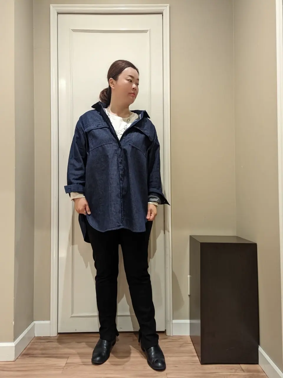  スタッフn コーディネート画像