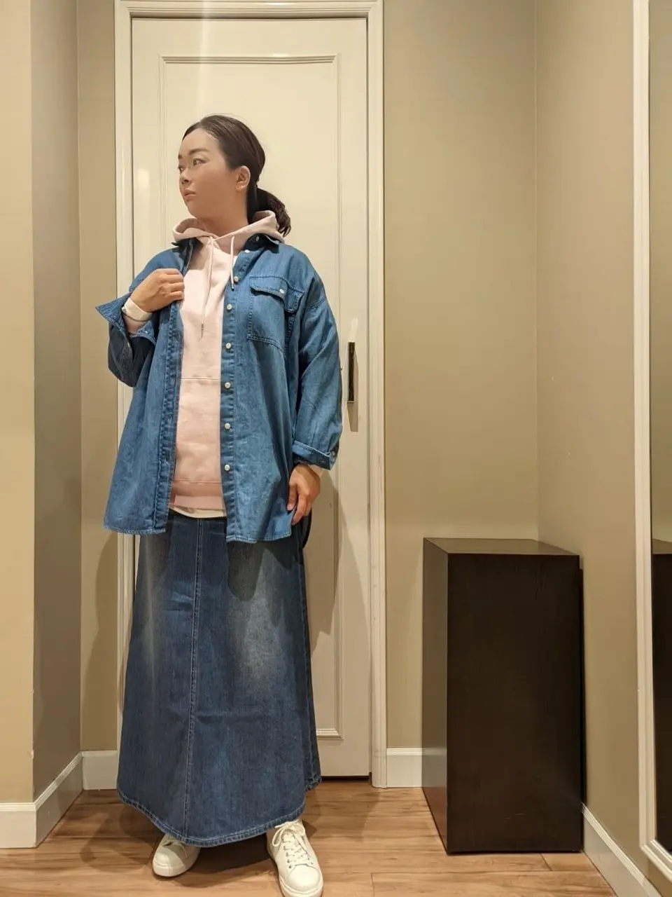  スタッフn コーディネート画像