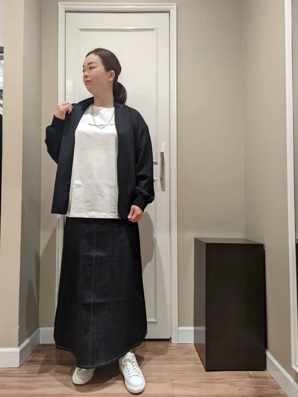  スタッフn コーディネート画像